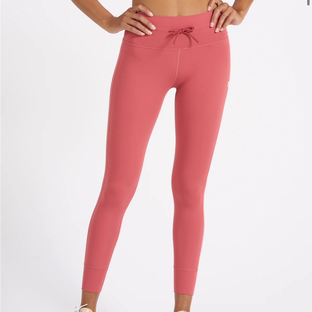 Vuori Daily legging in size small- color sierra